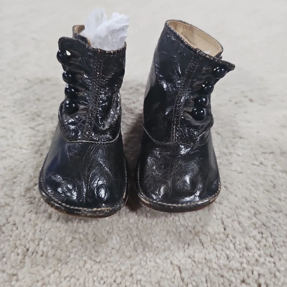Antique Pair of Button Up Baby Boots Black Leather 4 Buttons C. 1900
